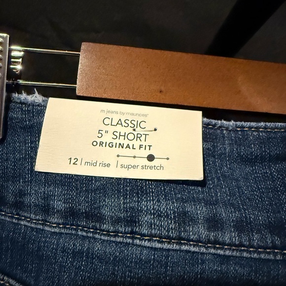 M jeans by Maurices Women’s size 12 Classic Midrise 5” Denim Blue Stretch Shorts - Picture 3 of 5